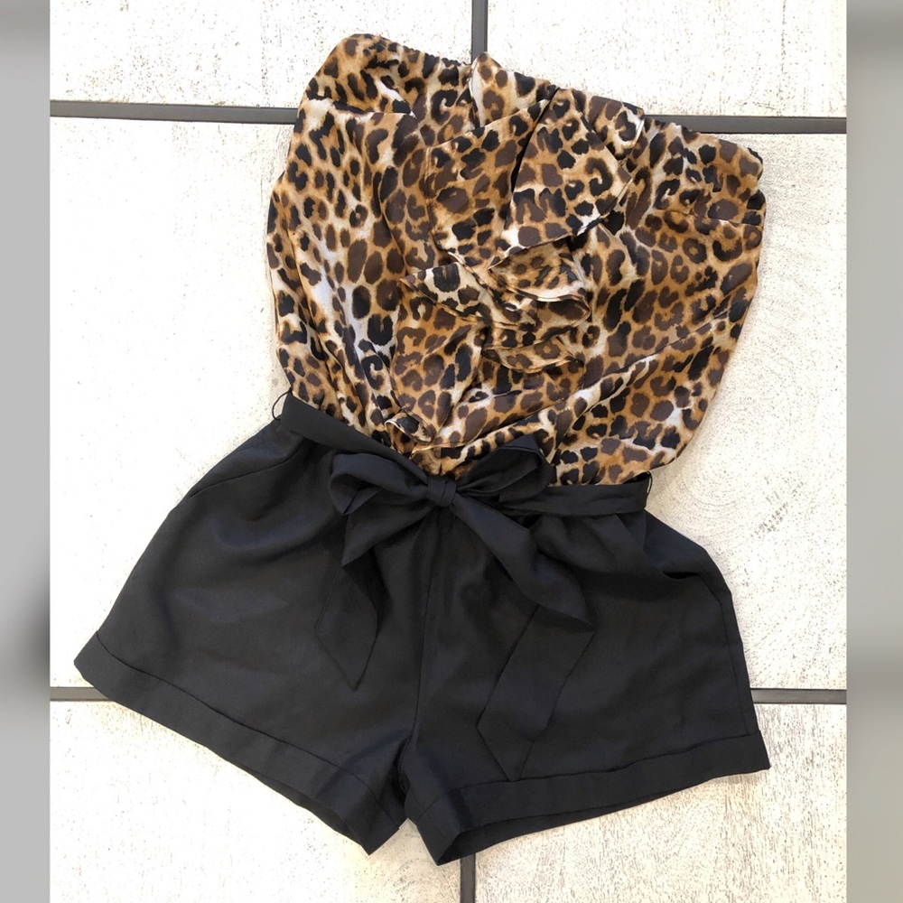 EXPRESS Ruffled Leopard/Black Short Romper